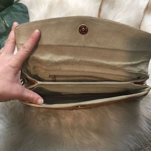 Cream tan colored eelskin shoulder bag - Picture 5 of 7